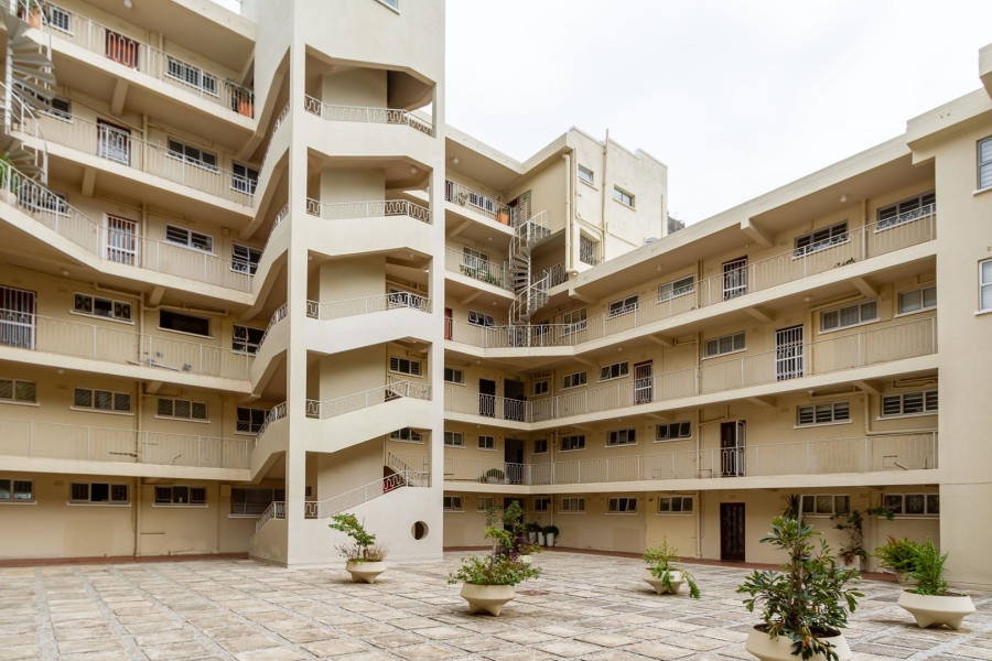 To Let 1 Bedroom Property for Rent in Sea Point Western Cape